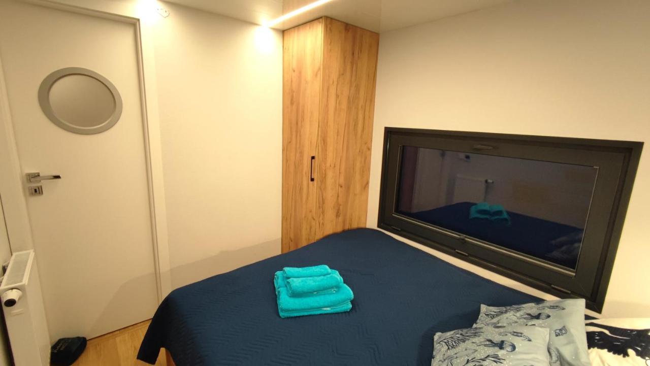 Houseboat Water King Apartament Plywajacy Dom Na Wodzie, 7 Os Вроцлав Екстер'єр фото