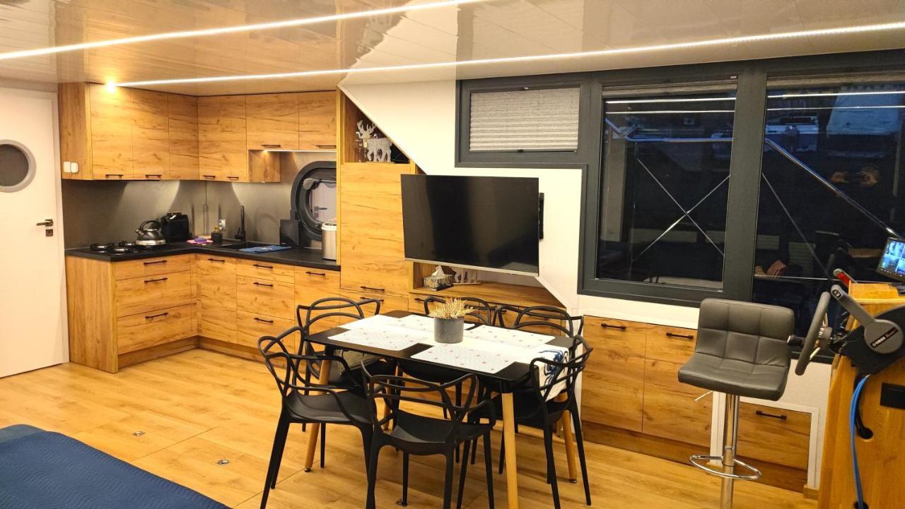 Houseboat Water King Apartament Plywajacy Dom Na Wodzie, 7 Os Вроцлав Екстер'єр фото